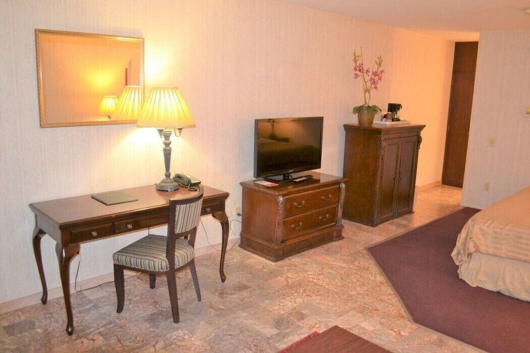 Merced Inn & Suites Εξωτερικό φωτογραφία