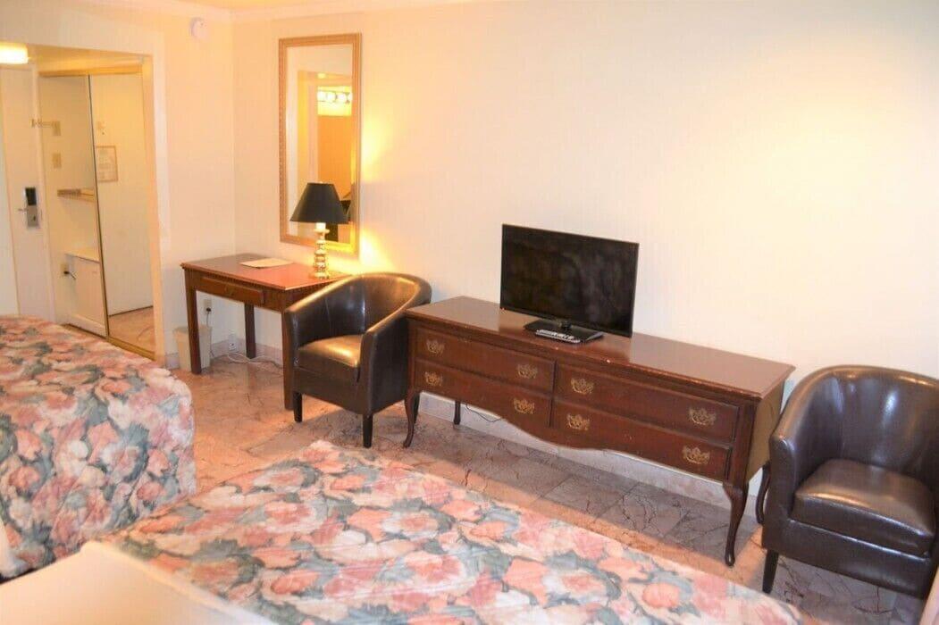 Merced Inn & Suites Εξωτερικό φωτογραφία